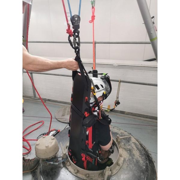 Attelle d'extraction Ferno xt avec 4 sangles noires de sécurité