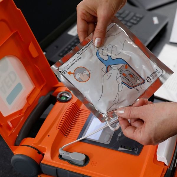 défibrillateur automatique et semi-automatique 